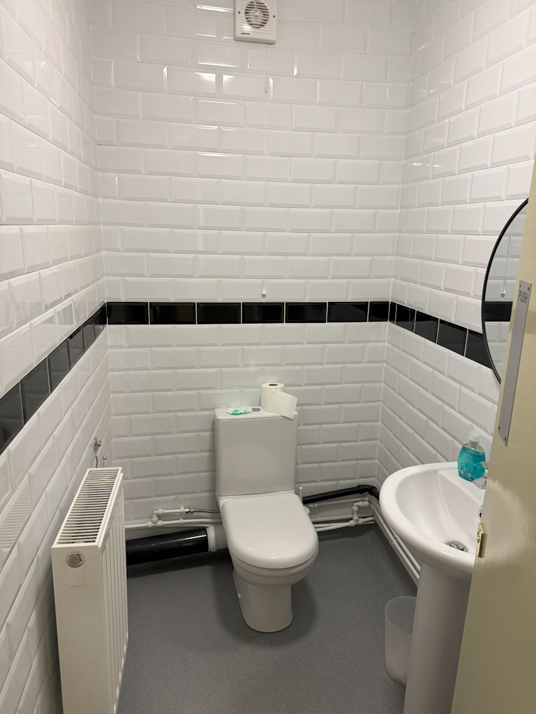 Toilet 2