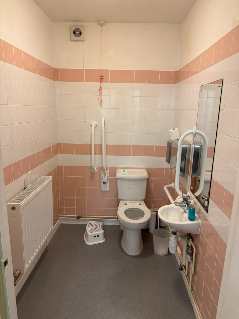 Toilet 3