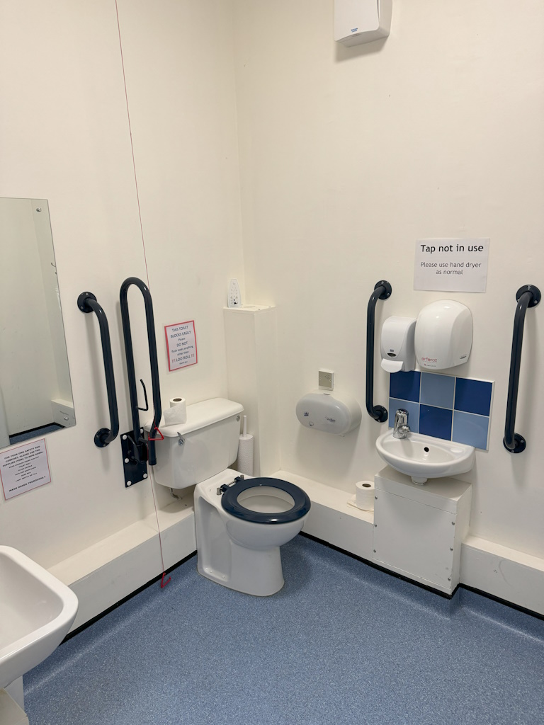 Toilet 4